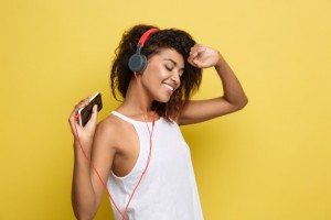 Cele mai bune aplicații Android pentru download muzică: Deezer Music, Spotify Music