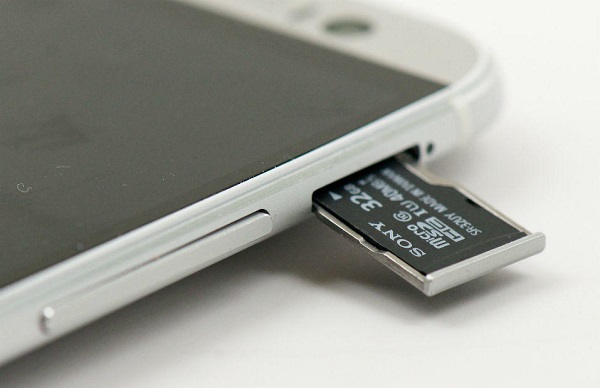 Cum muți pozele din memoria internă a telefonului cu Android pe un card SD