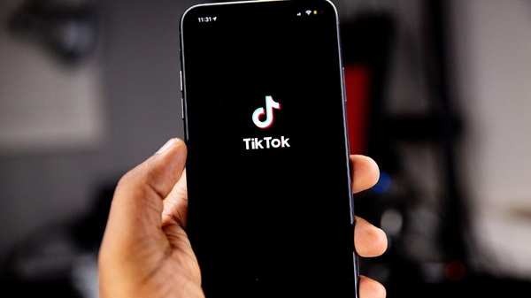 Trimite TikTok notificări dacă faci screenshot sau înregistrezi ecranul?