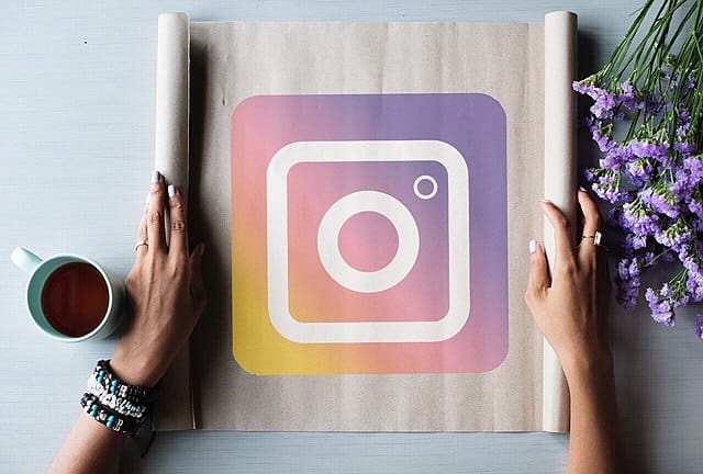 Πώς να Μάθετε αν Κάποιοι Χρήστες Αποθήκευσαν τις Δημοσιεύσεις σας στο Instagram