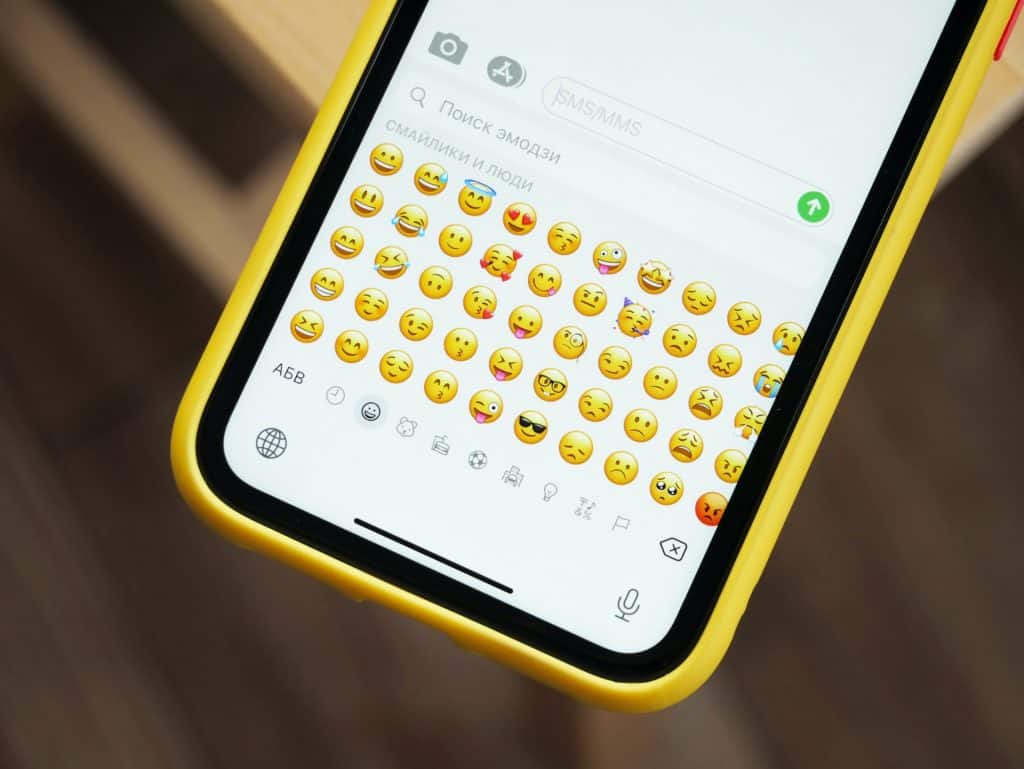 Cómo cambiar el color de los emojis de WhatsApp