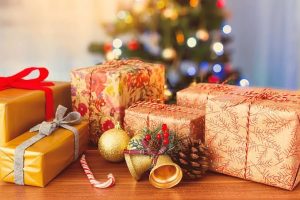 Hadiah Natal: Atur Tukar Kado Santa Rahasia dengan WhatsApp