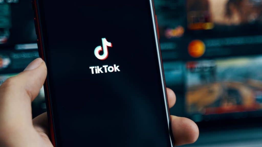 Image 1 Cara Mengaktifkan Mode Gelap di TikTok untuk Android