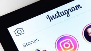 Gambar 1 Cara mengubah foto menjadi Stiker Instagram Stories