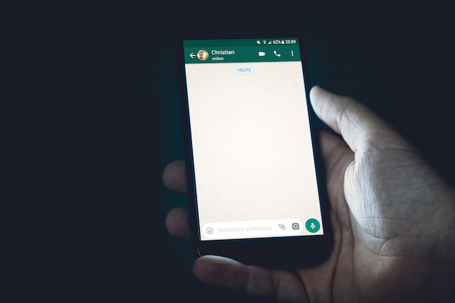 Cara Mengirim Pesan Suara Menghilang di WhatsApp