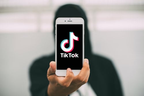 Comment signaler une vidéo ou un compte TikTok de manière anonyme