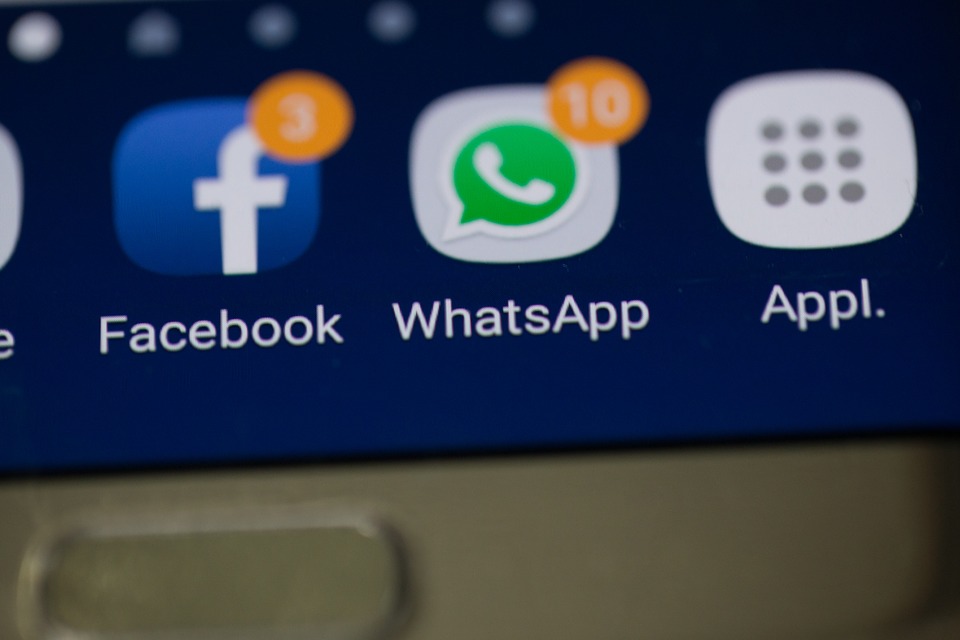 Come condividere il tuo stato di WhatsApp sul tuo profilo Facebook con il tuo Android!