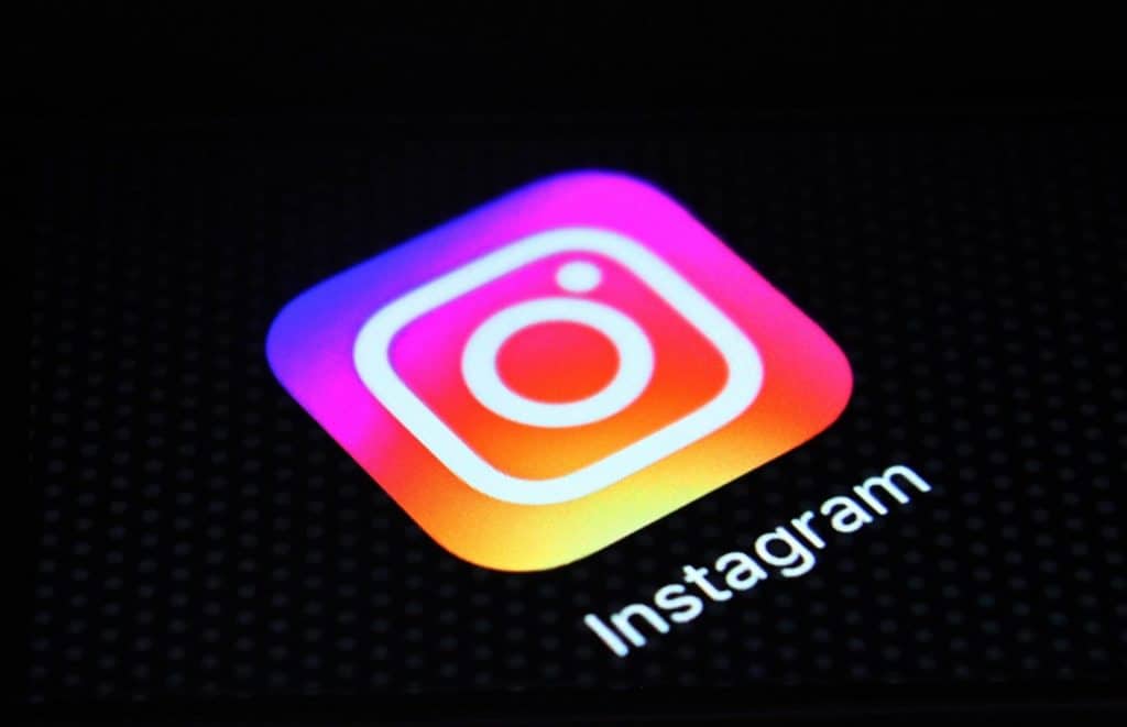 Come trasformare un tuo selfie in uno sticker per Instagram