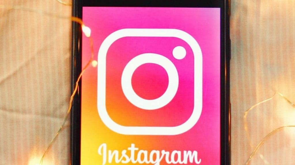 Как пользоваться новым стикером «Ваш ответ» в Instagram Stories