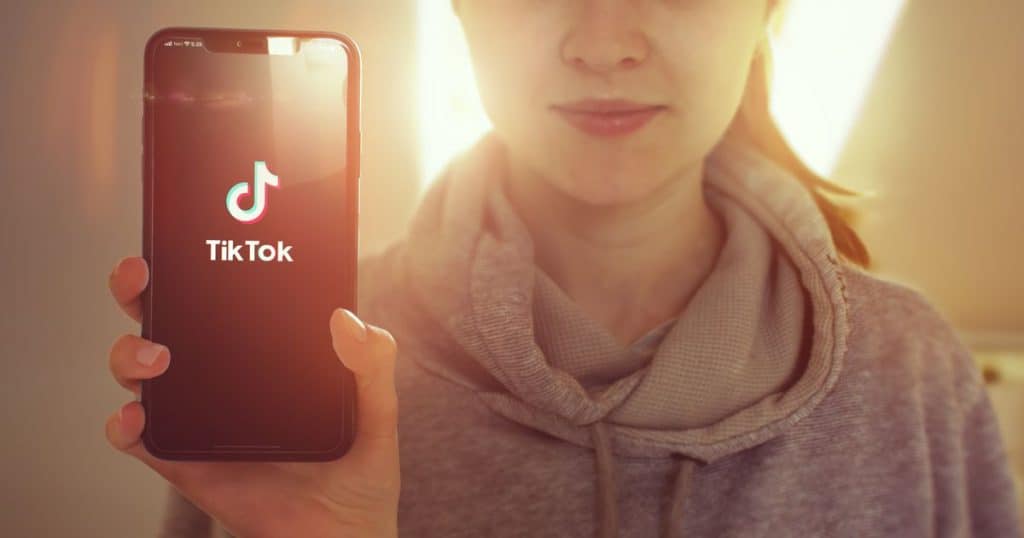 Как блокировать и разблокировать пользователей в TikTok